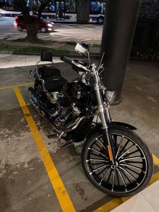 HARLEY-DAVIDSON SOFTAIL BREAKOUT 